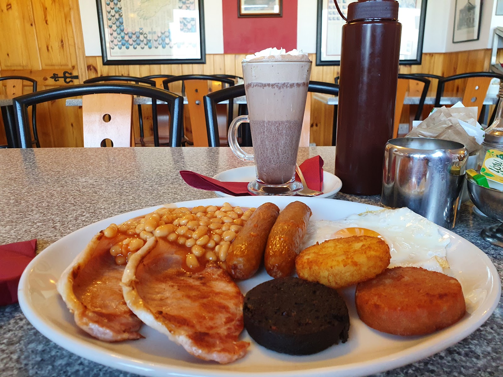 A cooked breakfast and hot chocolate at Ménara Café, Longford
